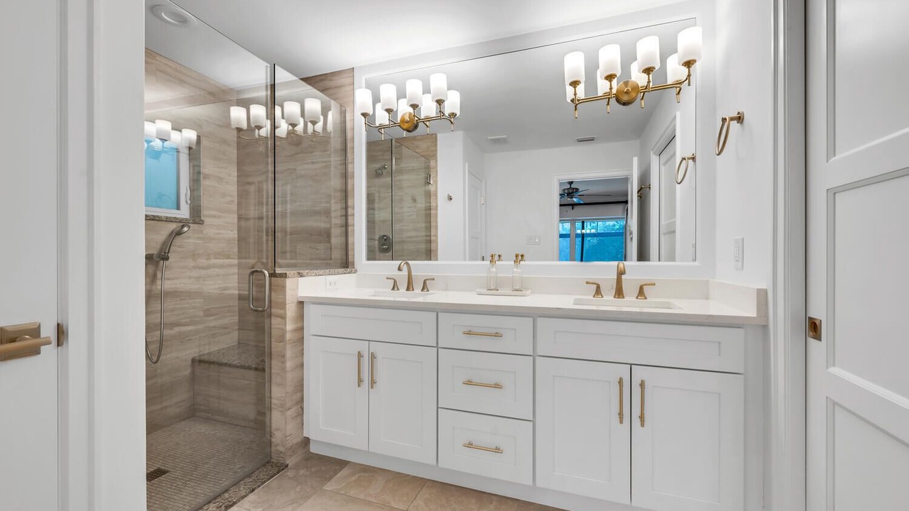 Photo of Bathroom in Park Shore
