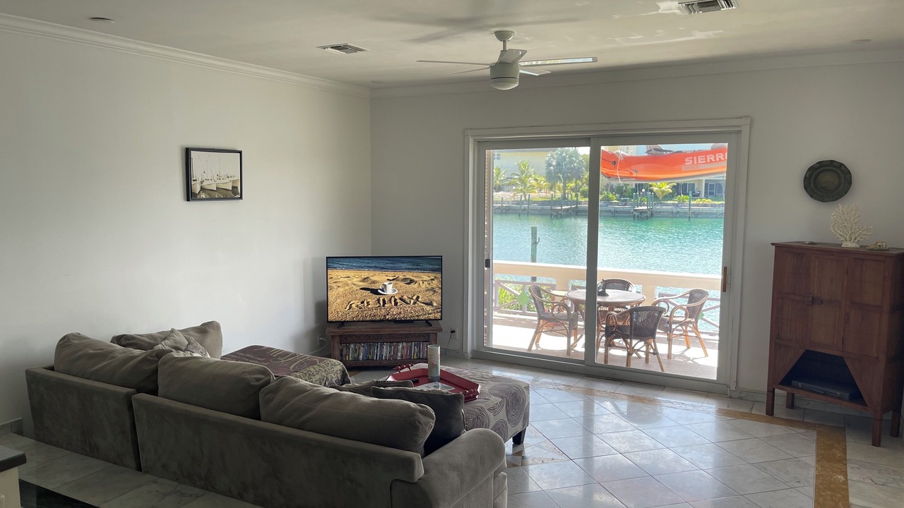 Photo of Livingroom in Bahamas Terrace