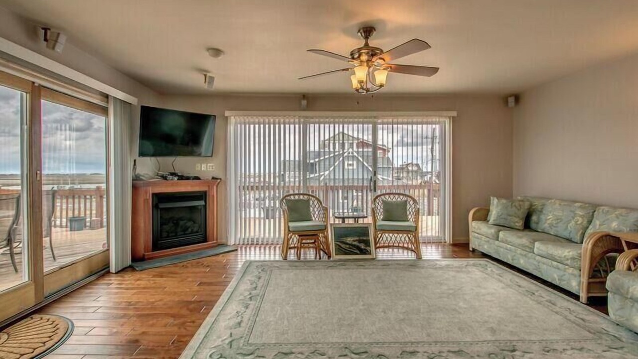 Photo of Livingroom in Cape May Court House