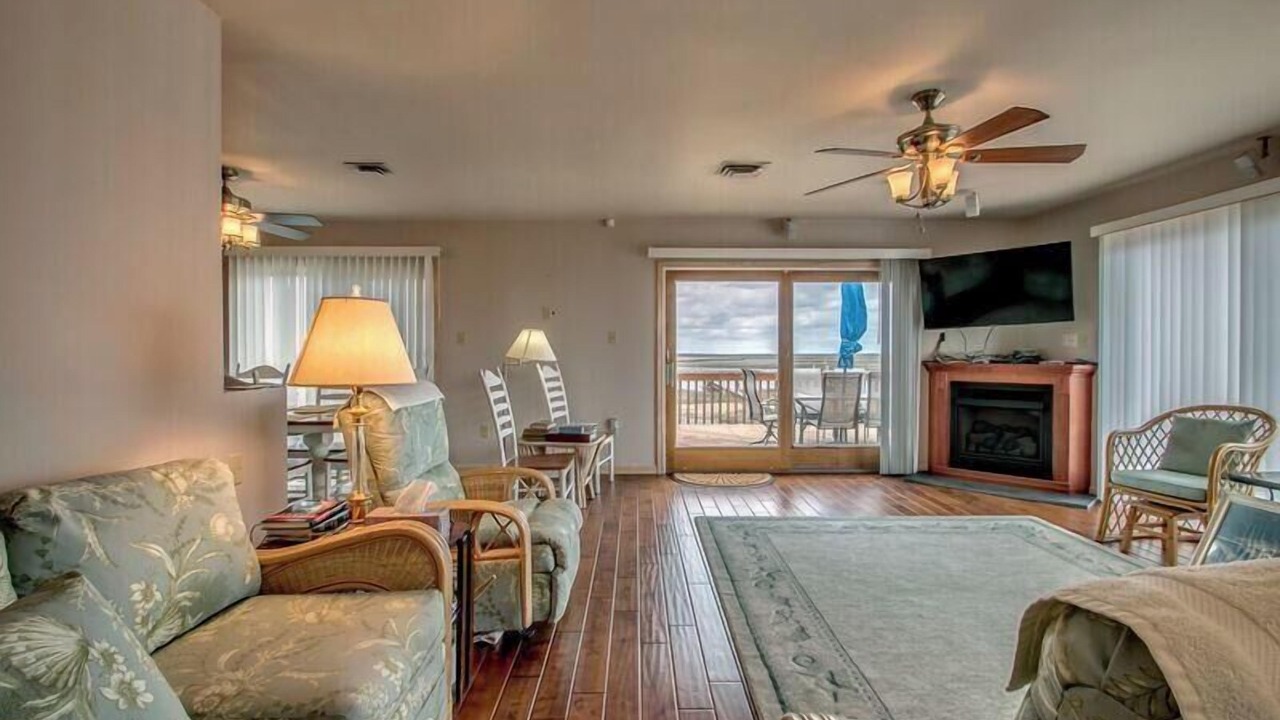 Photo of Livingroom in Cape May Court House
