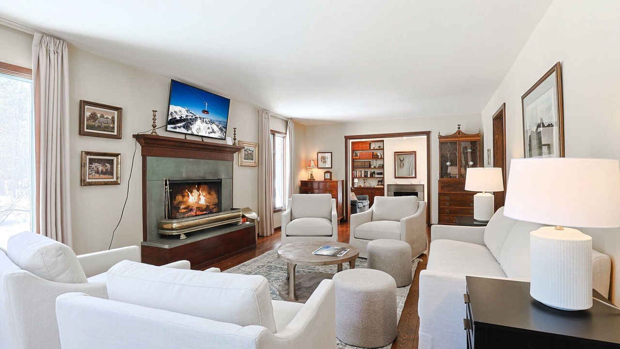 Photo of Livingroom in Teton Pines