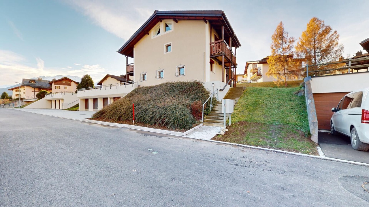 Photo of Others in Lenz