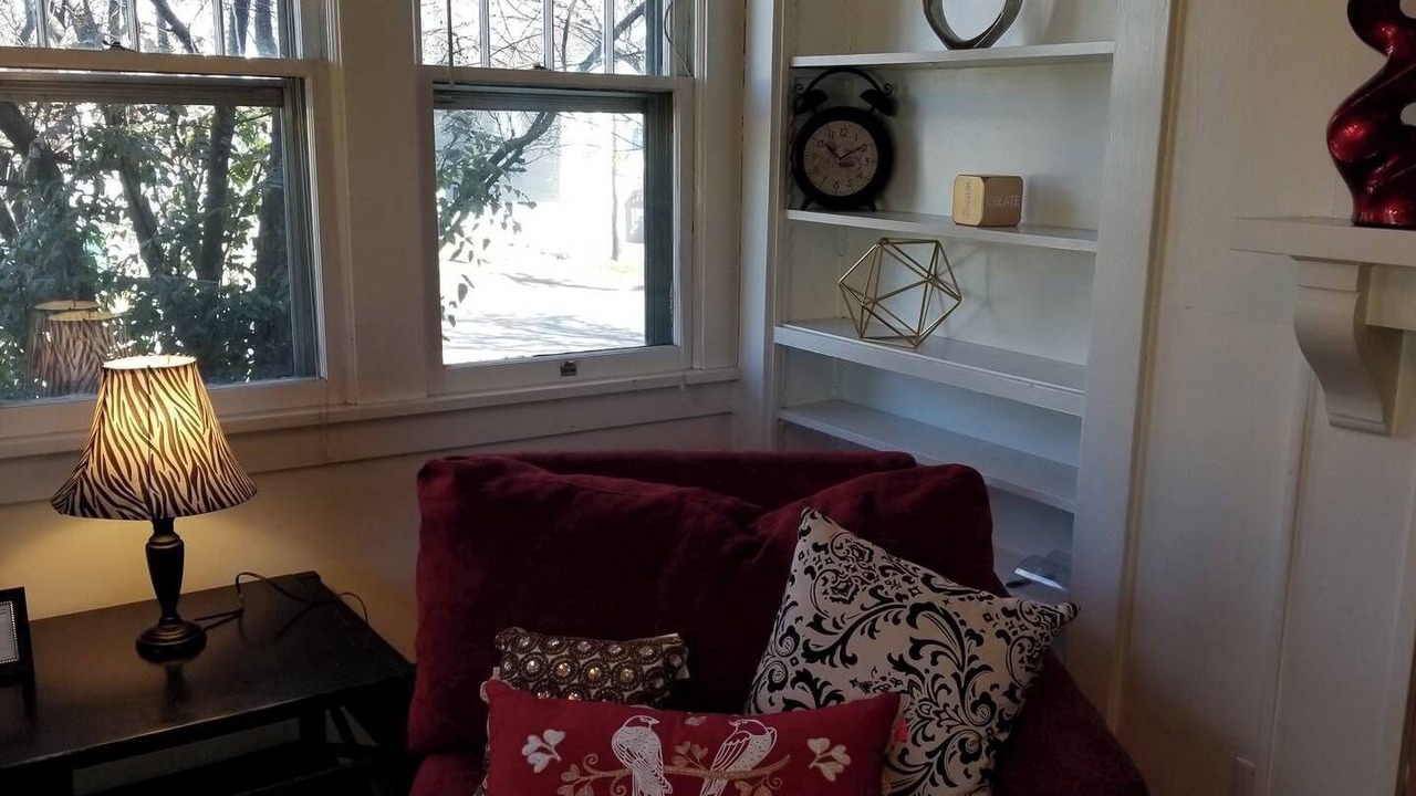Photo of Livingroom in Downtown Klamath Falls