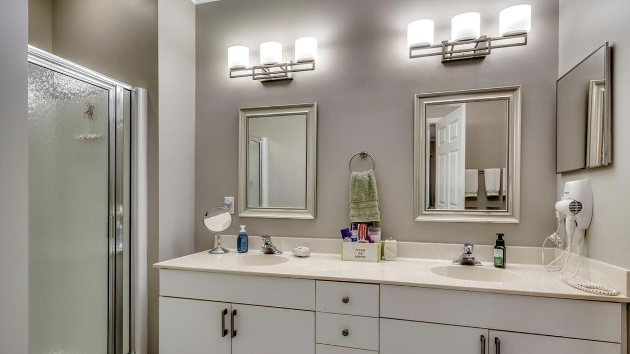 Photo of Bathroom in Red Hill