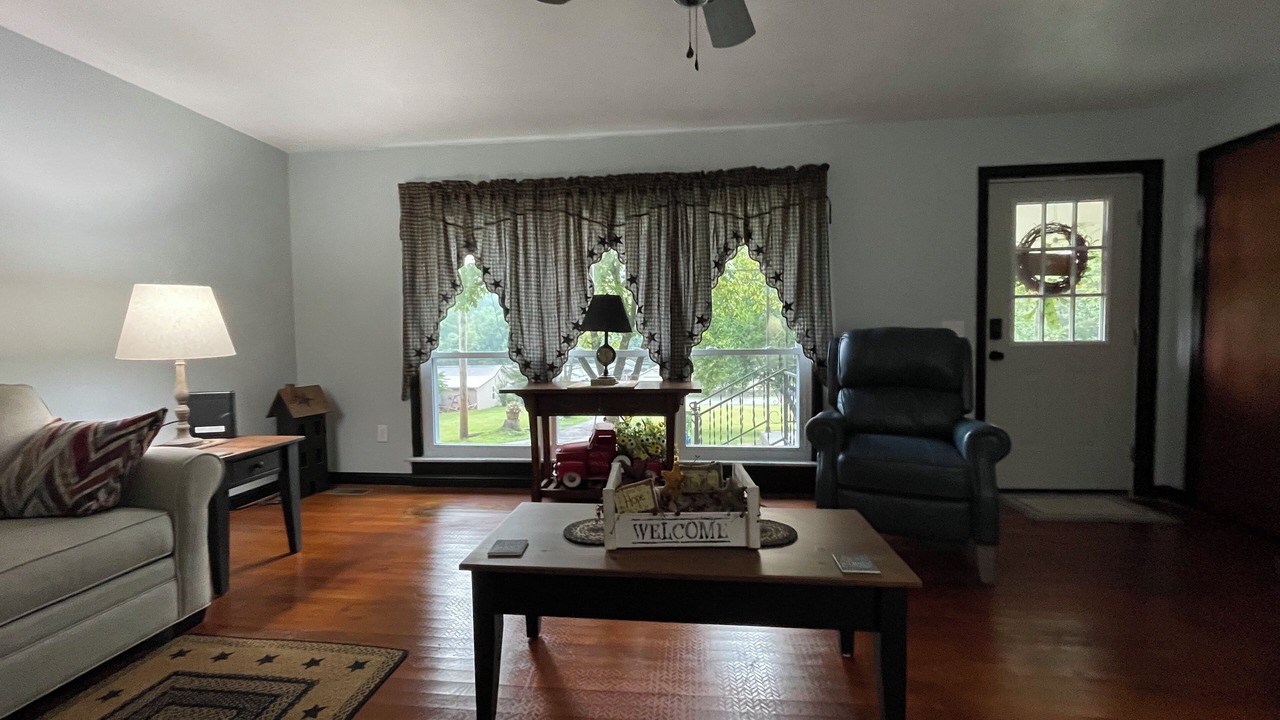 Photo of Livingroom in Chapmanville