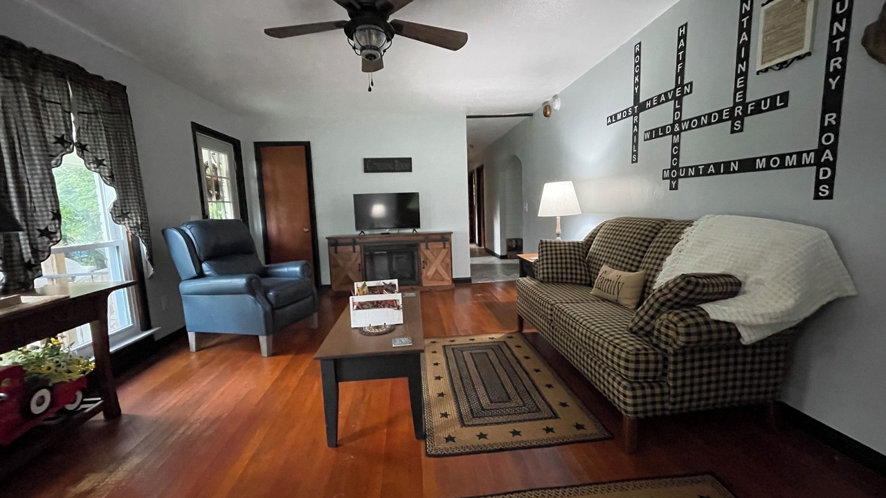 Photo of Livingroom in Chapmanville