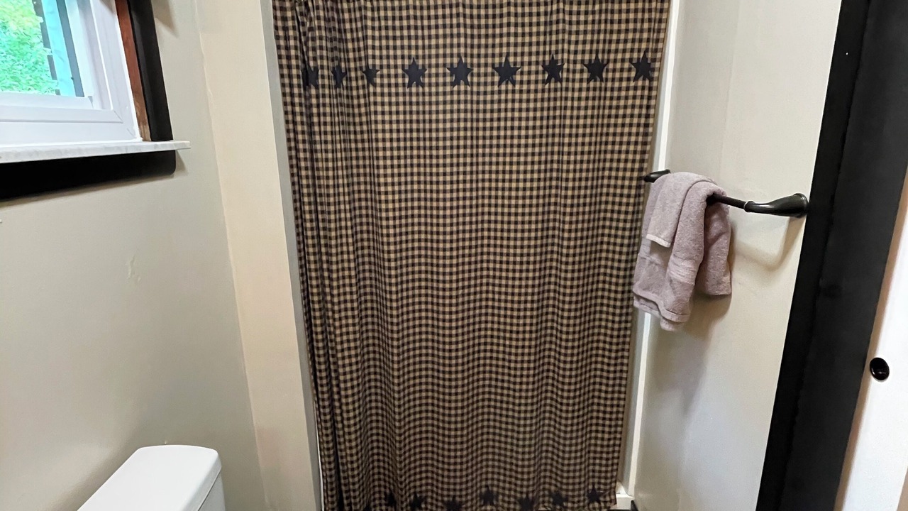 Photo of Bathroom in Chapmanville