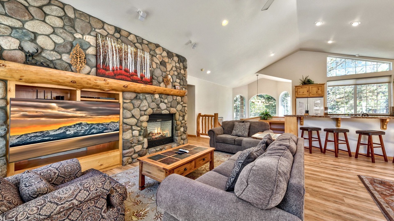 Photo of Livingroom in North Upper Truckee