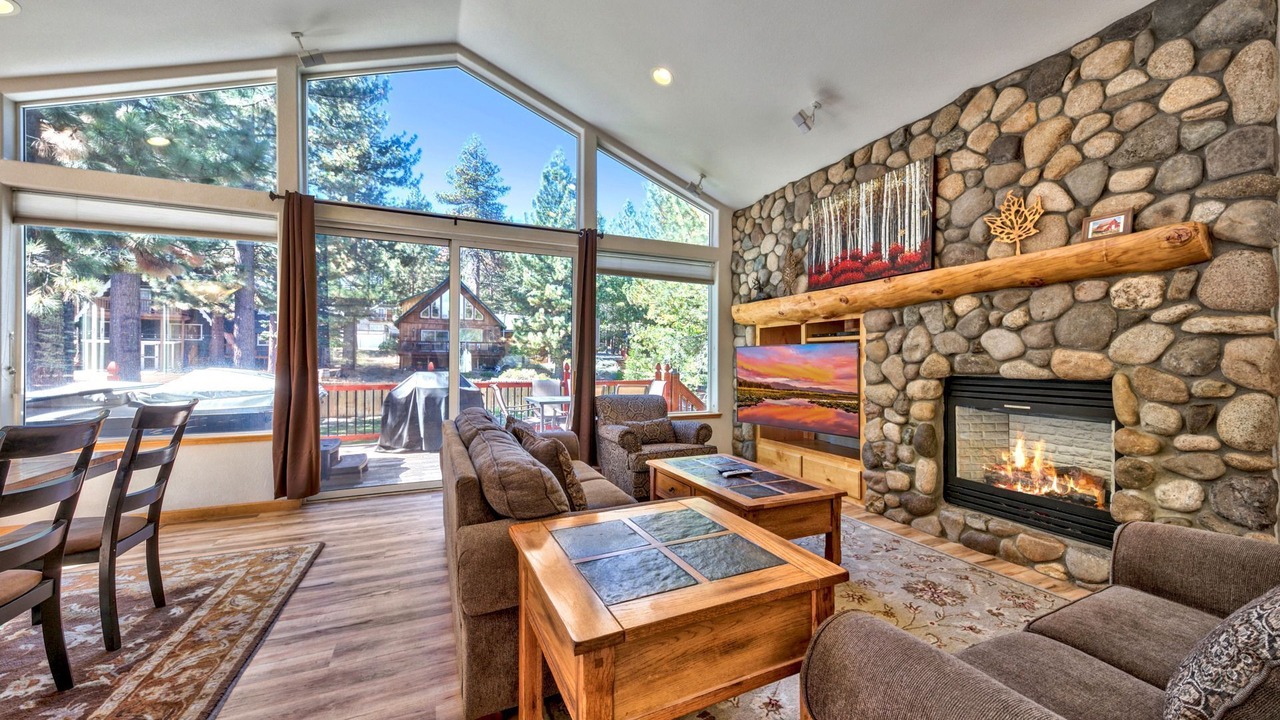 Photo of Livingroom in North Upper Truckee
