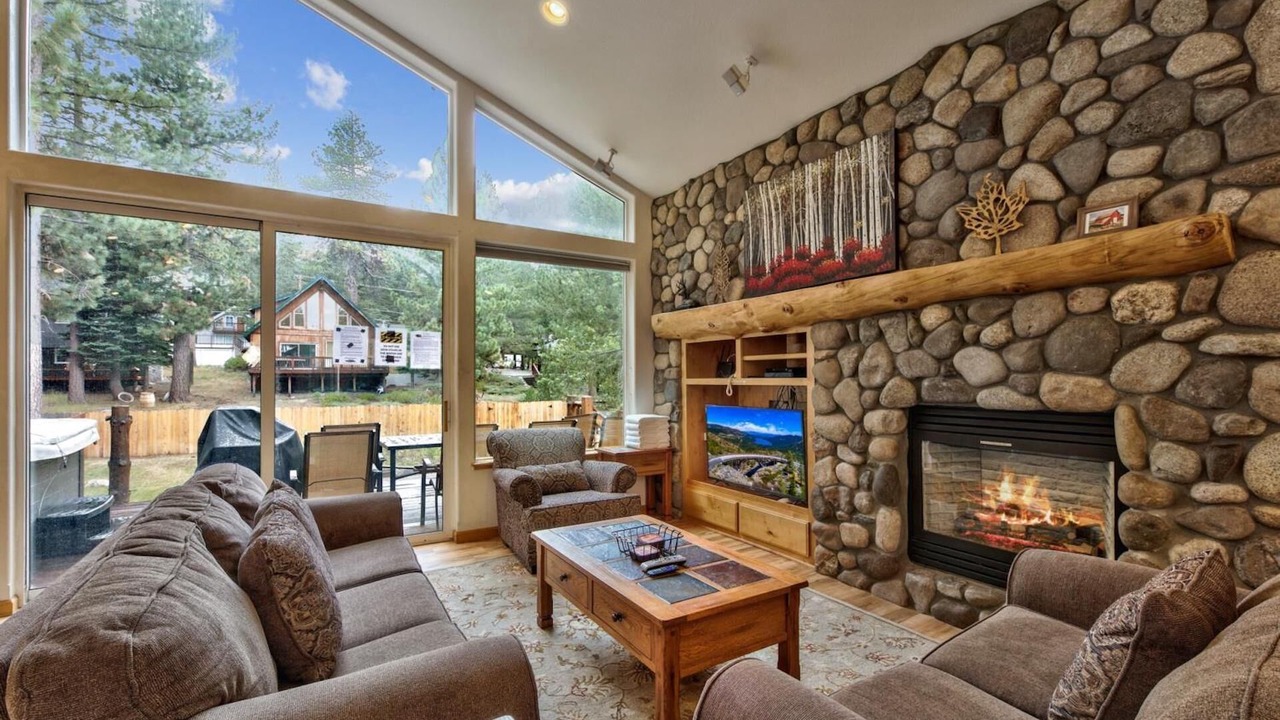 Photo of Livingroom in North Upper Truckee