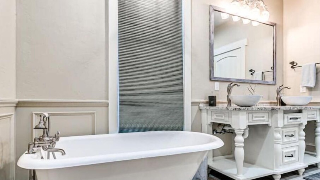 Photo of Bathroom in Carlton Landing