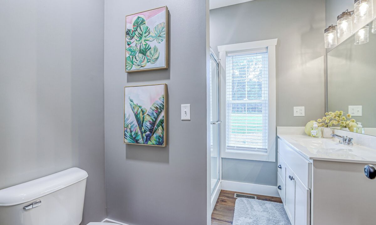 Photo of Bathroom in Linn Valley