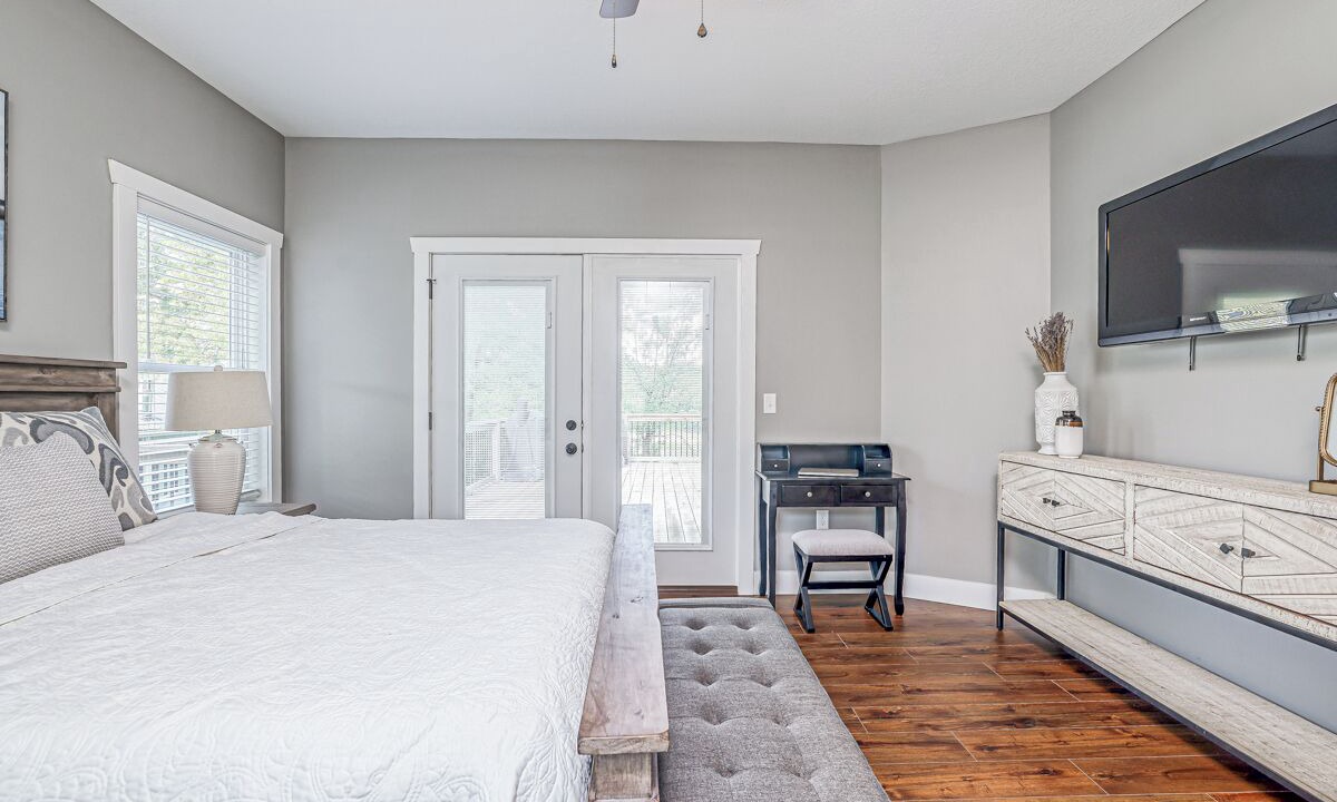 Photo of Bedroom in Linn Valley