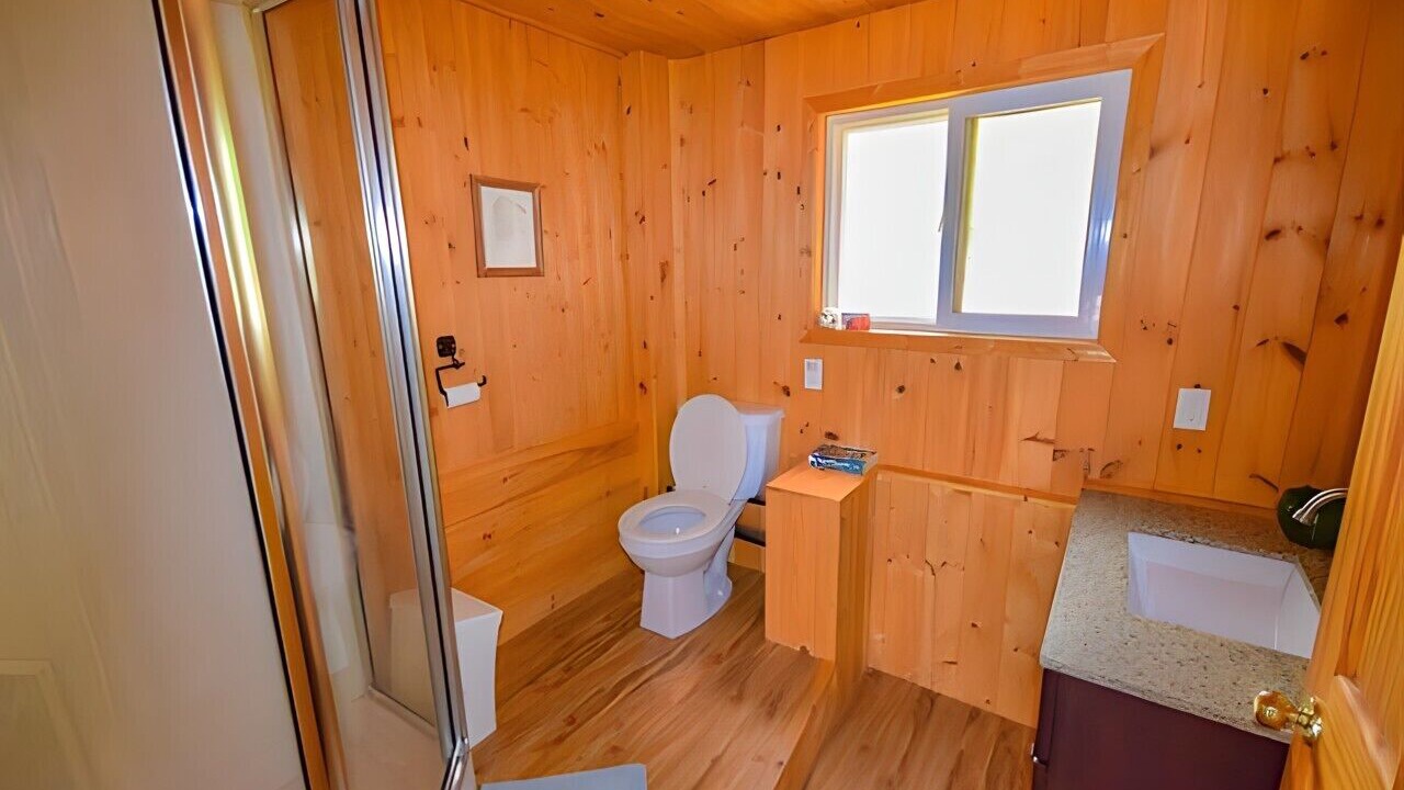 Photo of Bathroom in Kenora
