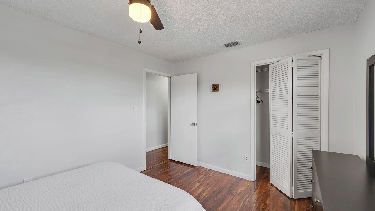 Photo of Bedroom in Lakeview Village