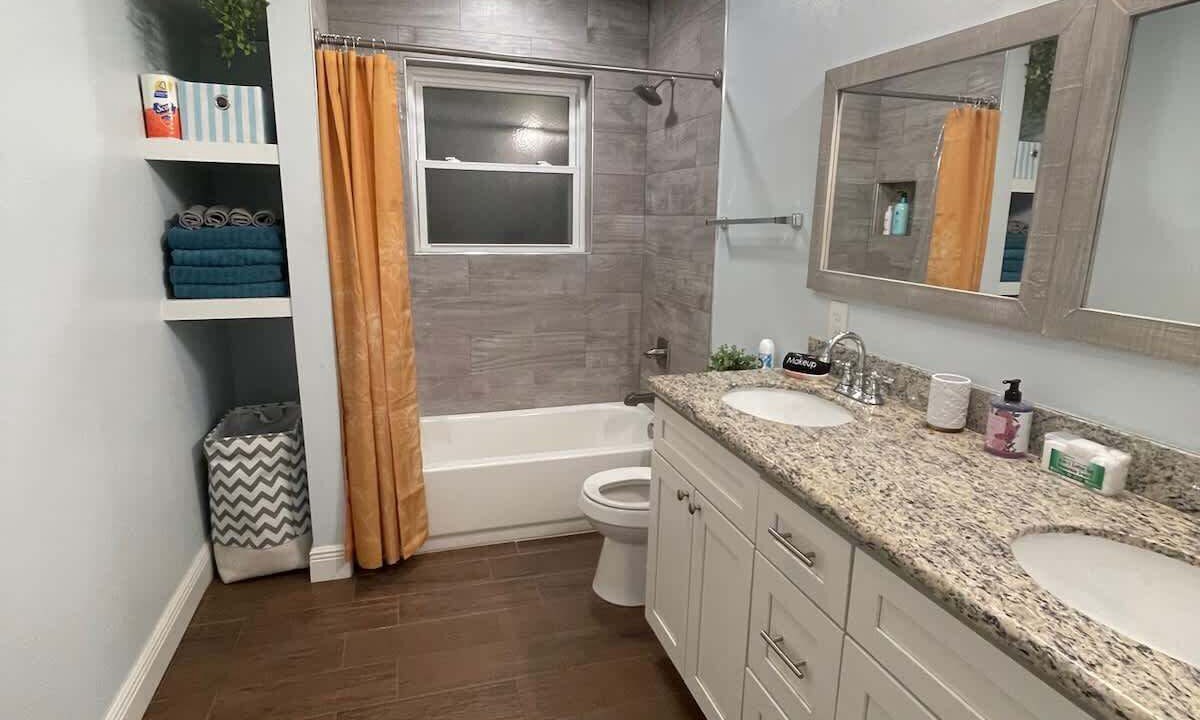 Photo of Bathroom in Highlands - Perkins