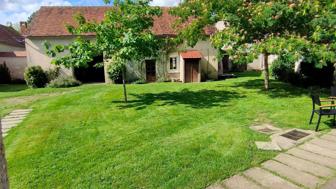 Photo of Outdoor in La Neuville-sur-Essonne