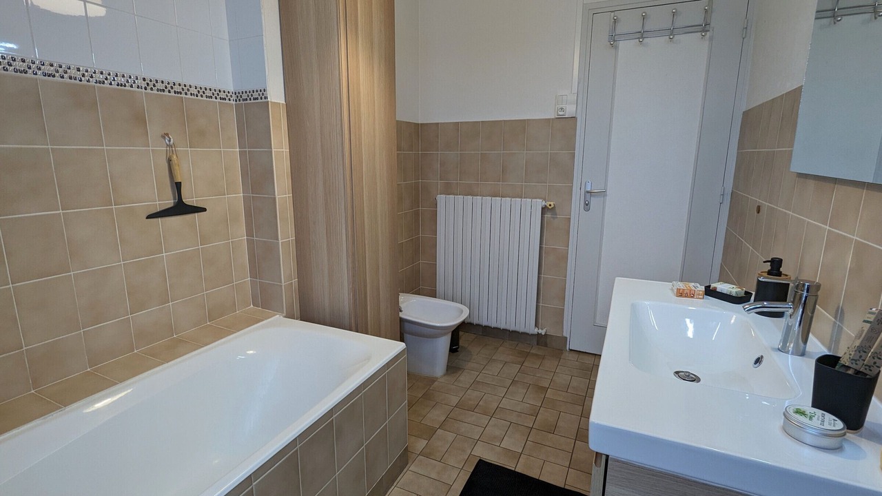 Photo of Bathroom in La Neuville-sur-Essonne