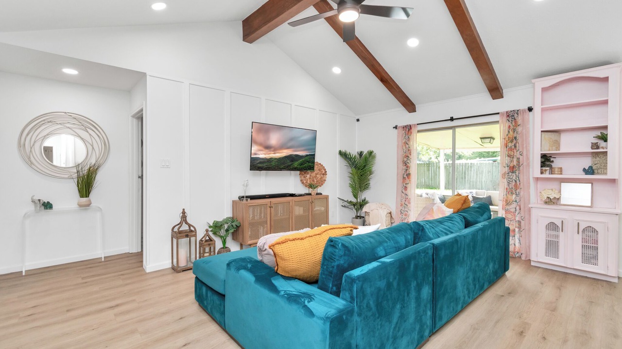 Photo of Livingroom in Spring Branch Central