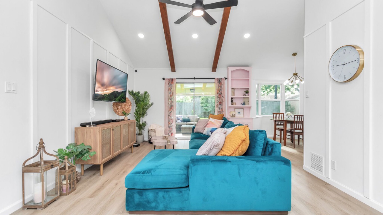 Photo of Livingroom in Spring Branch Central