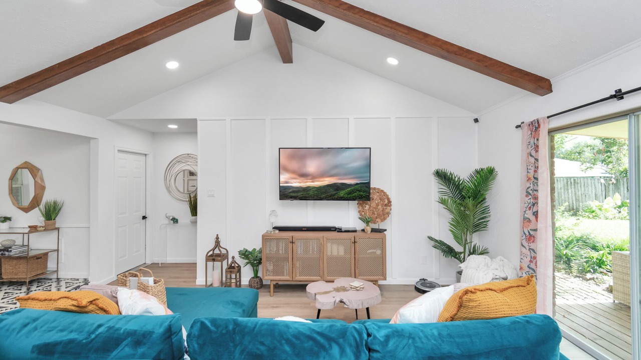 Photo of Livingroom in Spring Branch Central