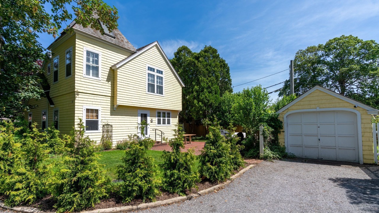 Photo of Outdoor in Village of Southampton