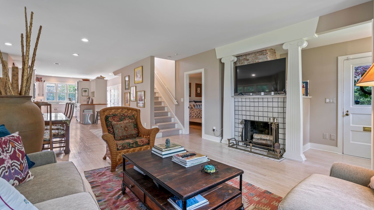 Photo of Livingroom in Village of Southampton