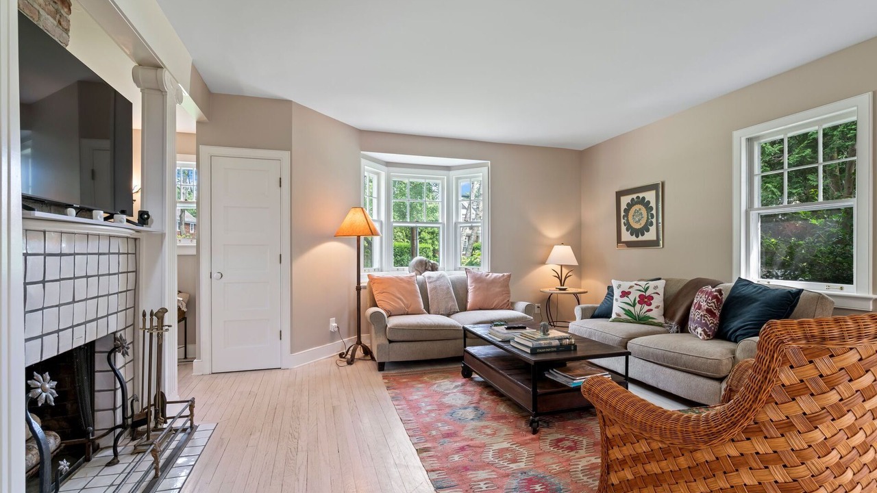 Photo of Livingroom in Village of Southampton