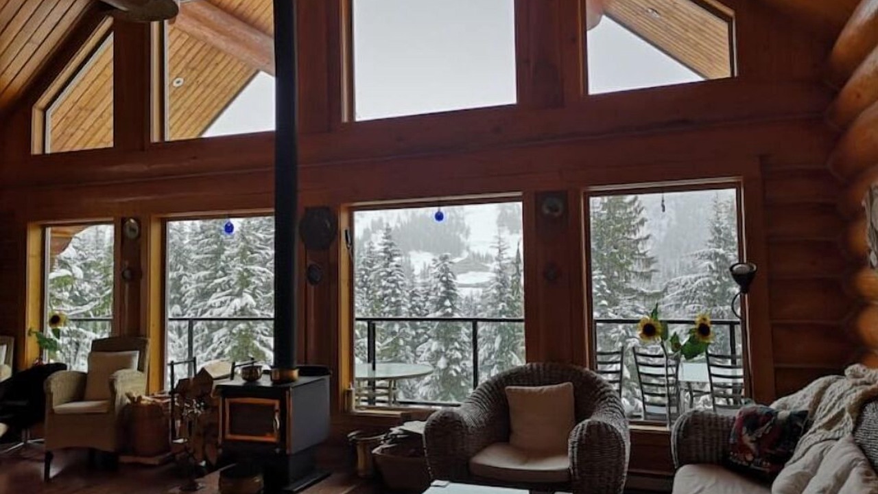 Photo of Livingroom in Hemlock Valley