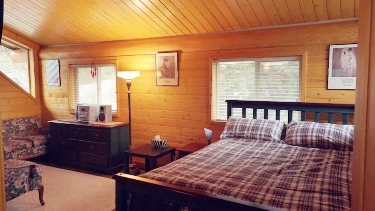 Photo of Bedroom in Hemlock Valley