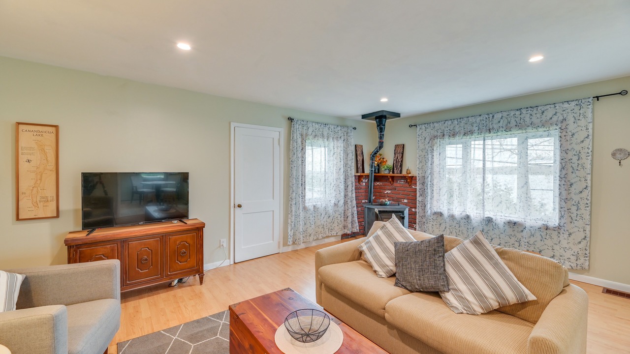 Photo of Livingroom in Canandaigua