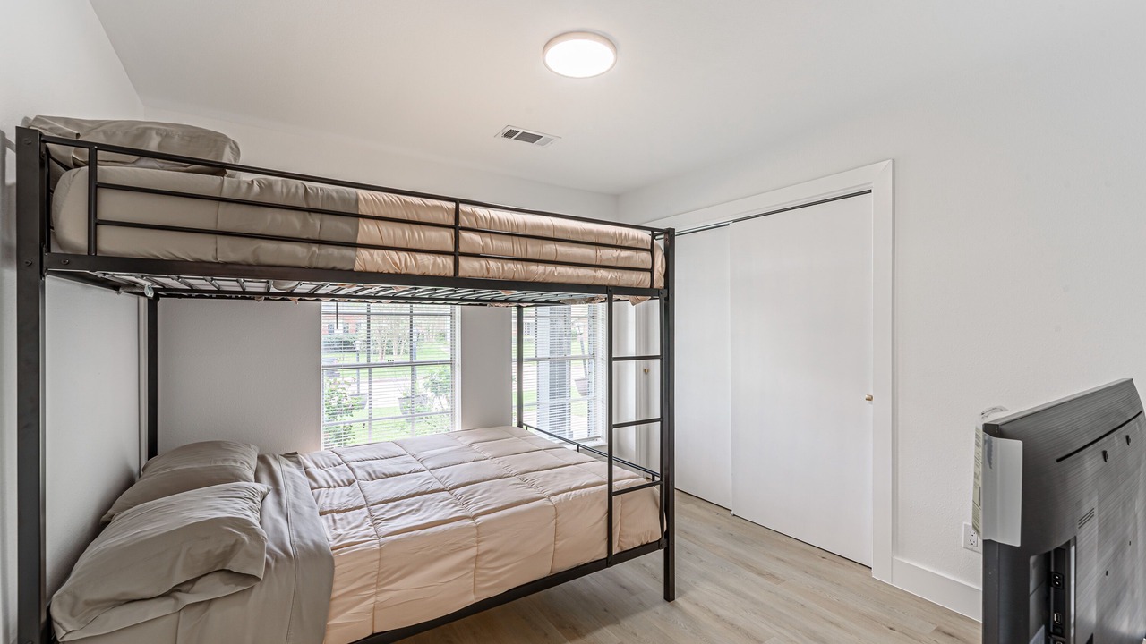 Photo of Bedroom in Nassau Bay
