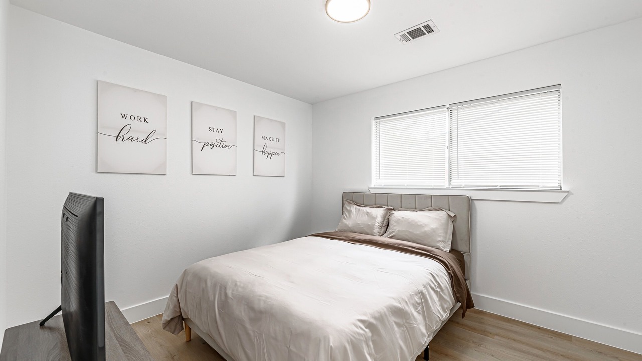 Photo of Bedroom in Nassau Bay