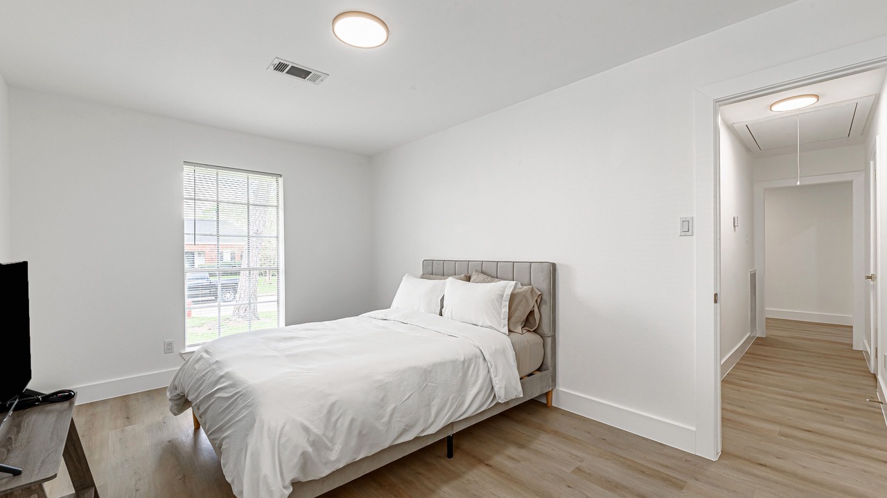 Photo of Bedroom in Nassau Bay