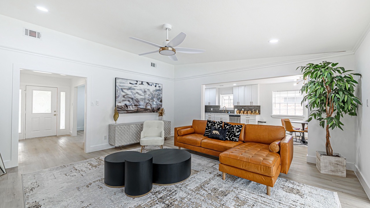 Photo of Livingroom in Nassau Bay