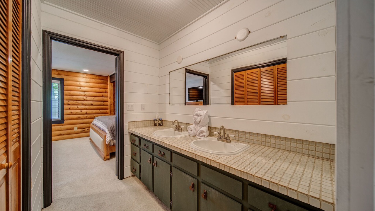 Photo of Bathroom in Big Canoe