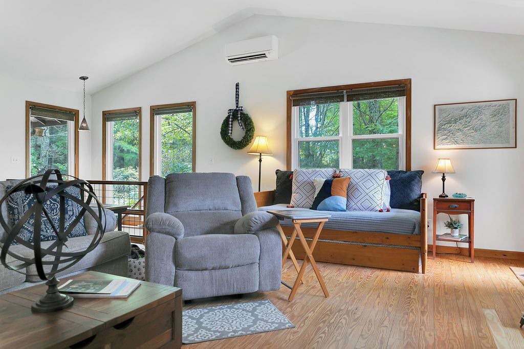 Photo of Livingroom in Brevard