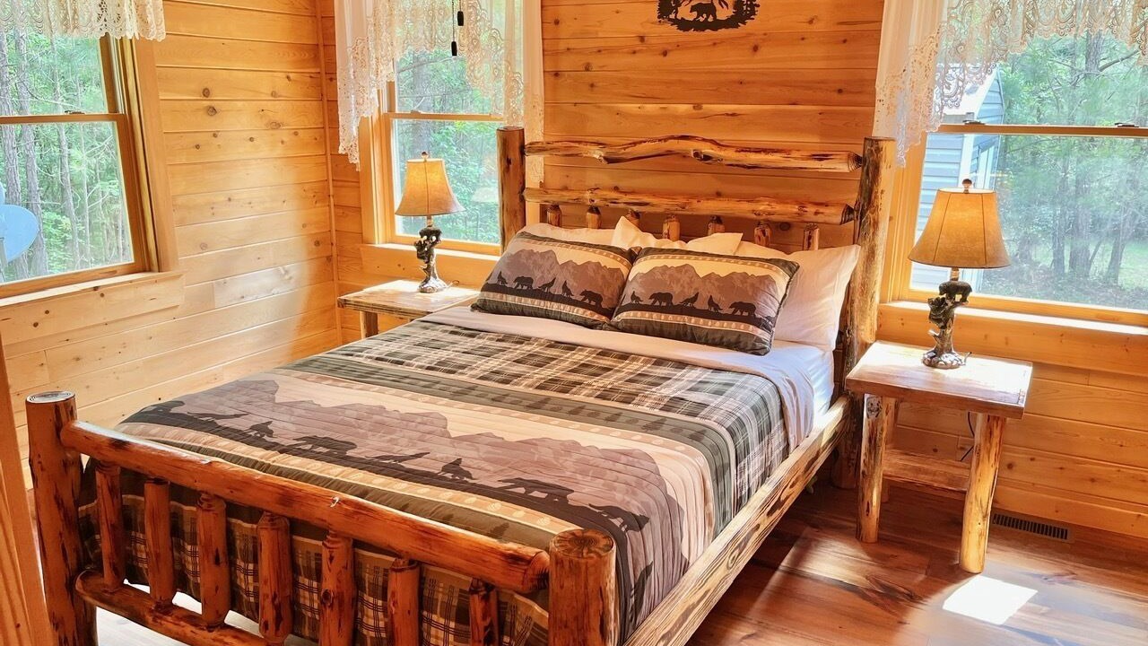 Photo of Bedroom in Pine Mountain Valley