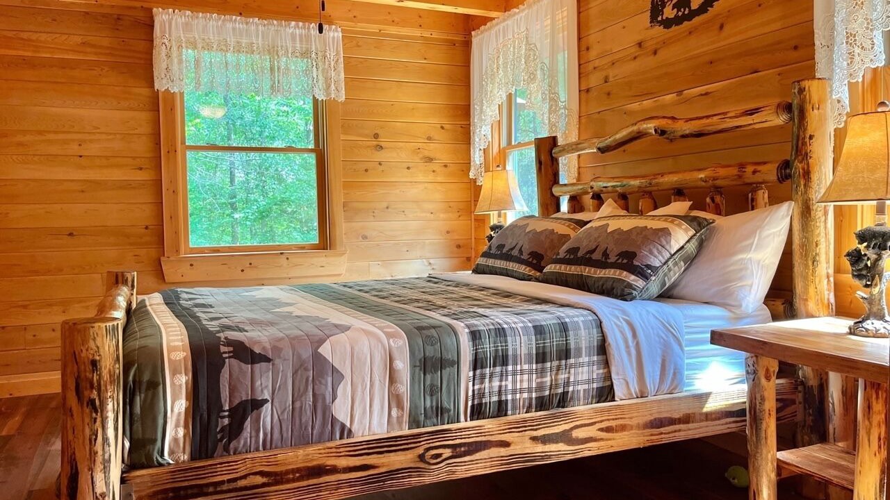 Photo of Bedroom in Pine Mountain Valley