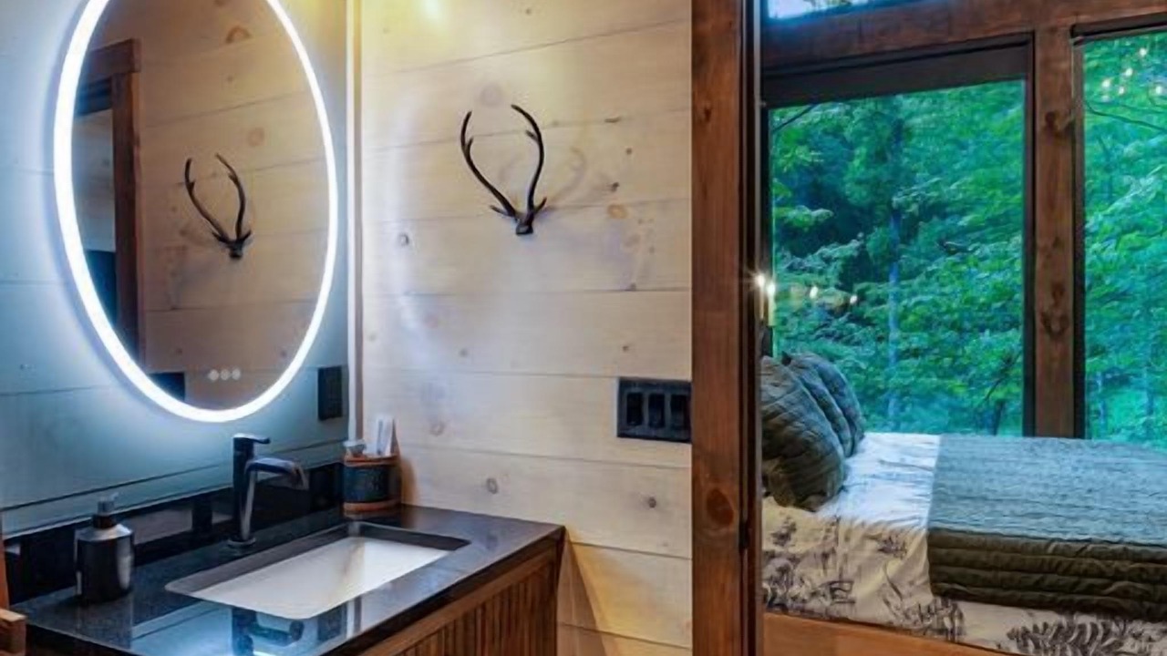 Photo of Bathroom in Hidden Lake