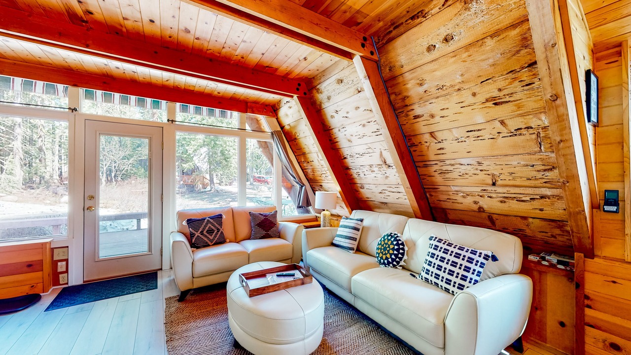 Photo of Livingroom in Tahoe Pines