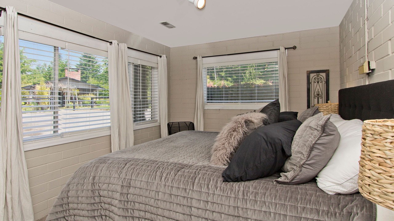 Photo of Bedroom in Enumclaw