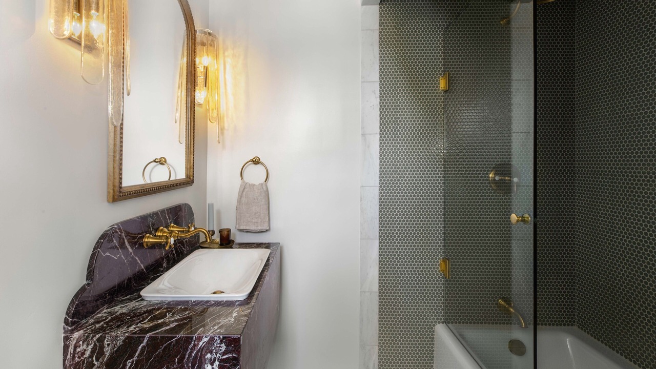 Photo of Bathroom in Oak Park