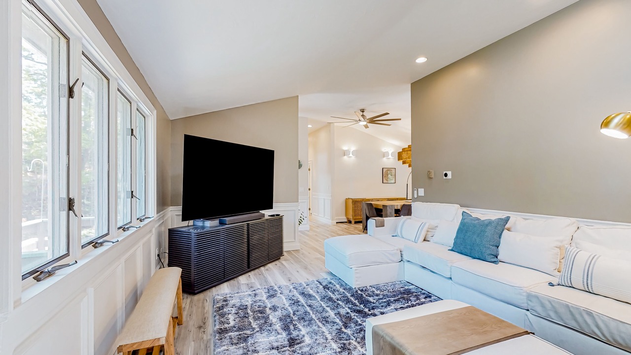 Photo of Livingroom in Monument Beach