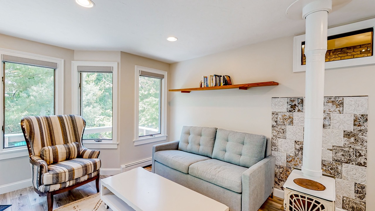 Photo of Livingroom in Monument Beach