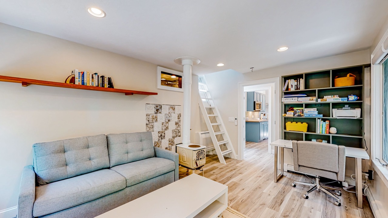 Photo of Livingroom in Monument Beach