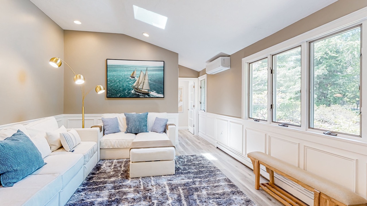 Photo of Livingroom in Monument Beach