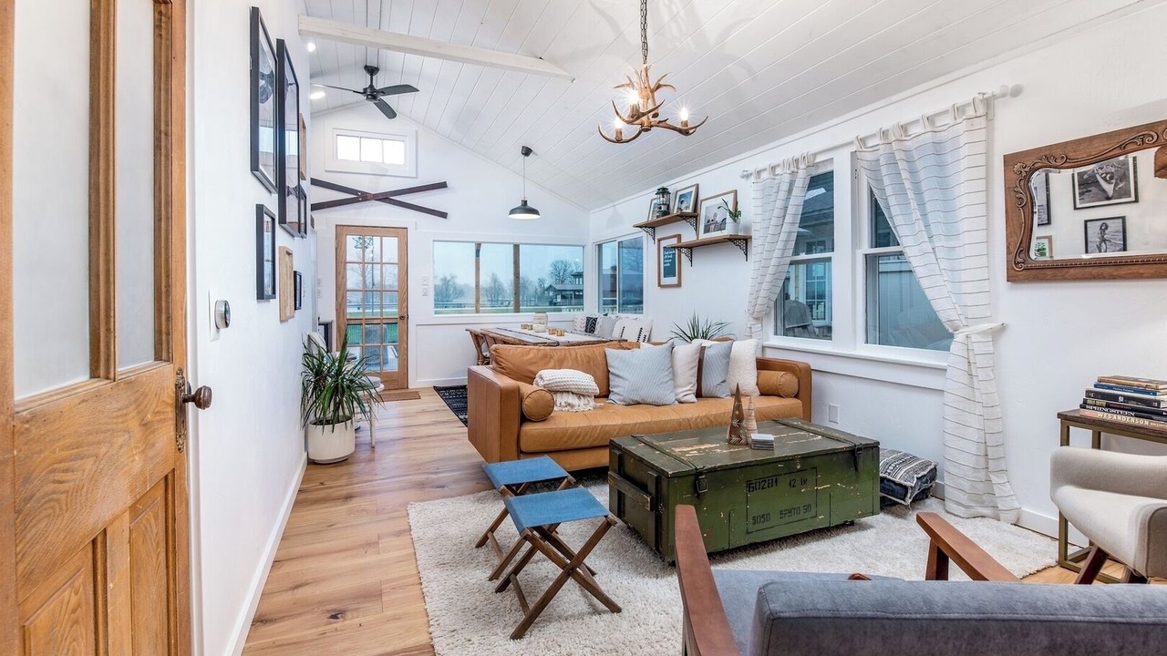 Photo of Livingroom in Russells Point