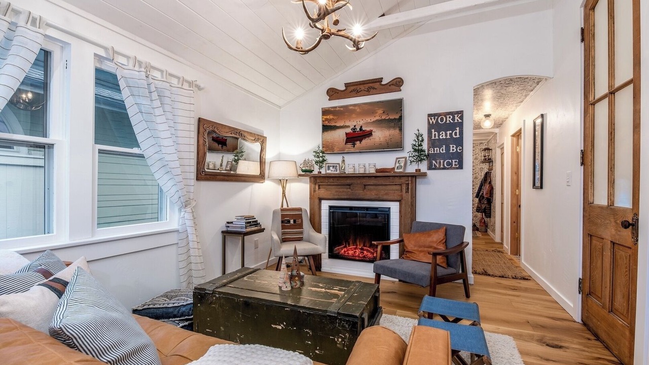 Photo of Livingroom in Russells Point