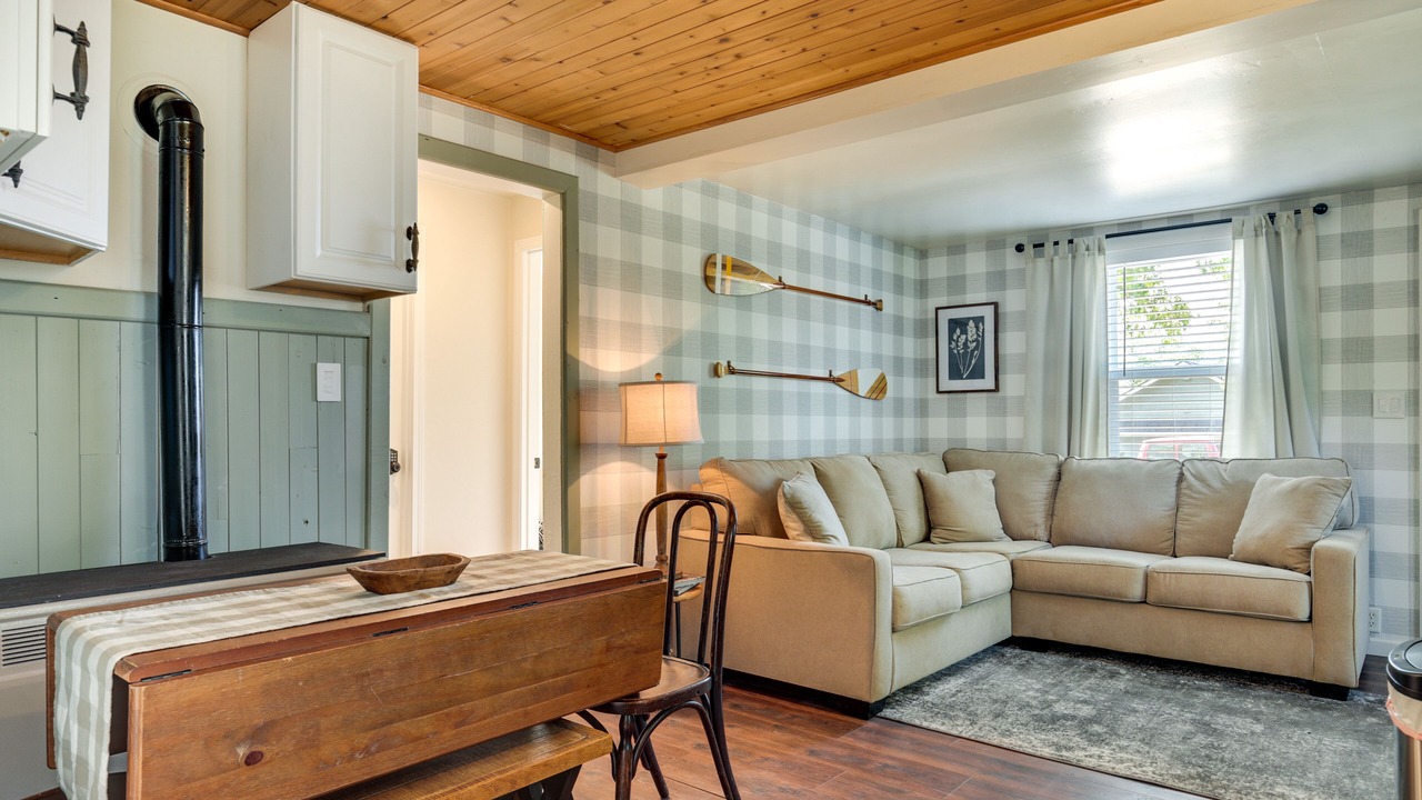 Photo of Livingroom in Eagle River
